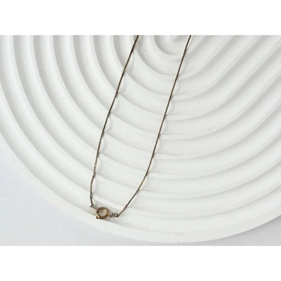 Pearl & Gold Toned Vintage Minimalist Dainty Cobra Chain Necklace - 17.5" - Picture 5 of 9